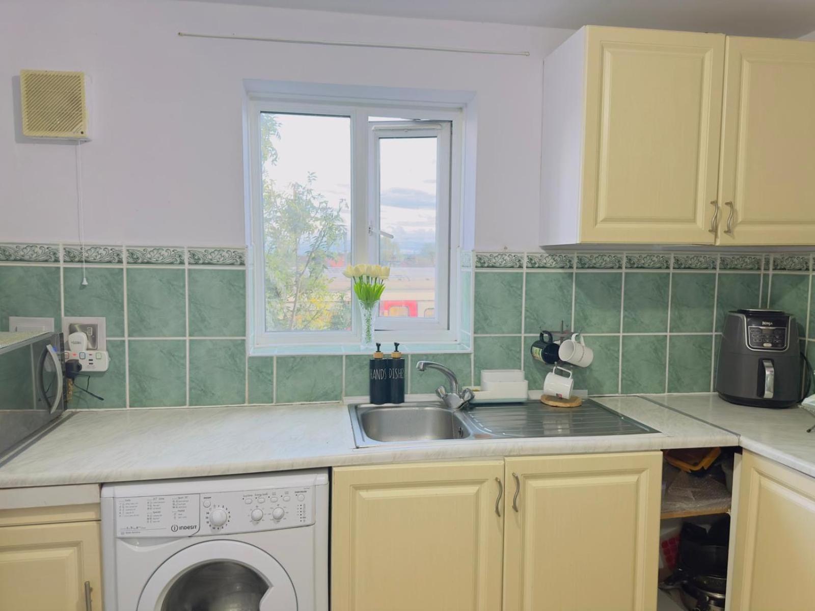 Sweet Home In Heart Of Barking Barking  Ngoại thất bức ảnh